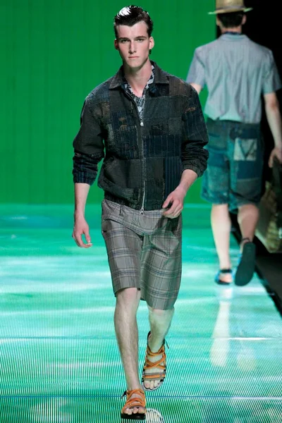 Look 30
